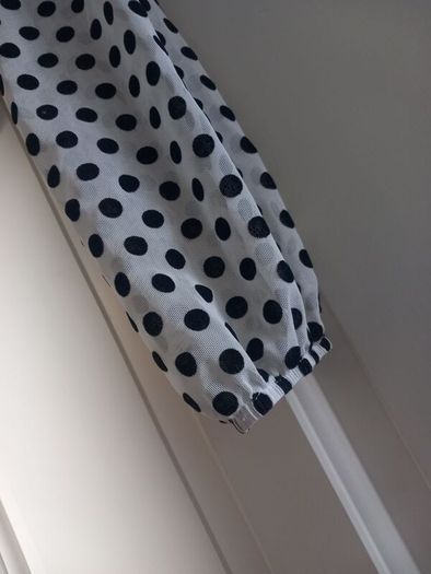 Size 10 White with black polka dot top