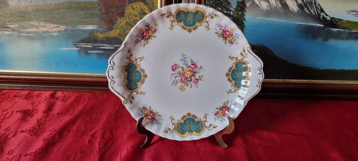 22 Piece Royal Albert Berkeley Bone China Gold Gilt Tea Set With Large Tea Pot For 6 Person Setting Made In England