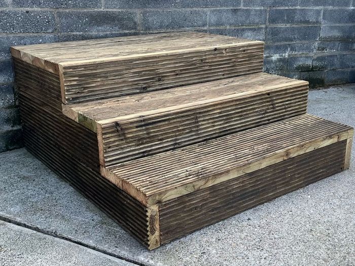 Decking step