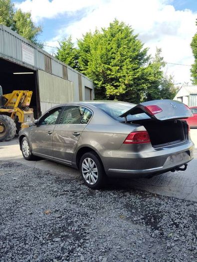 Breaking VW Passat 1.6 cay 2012