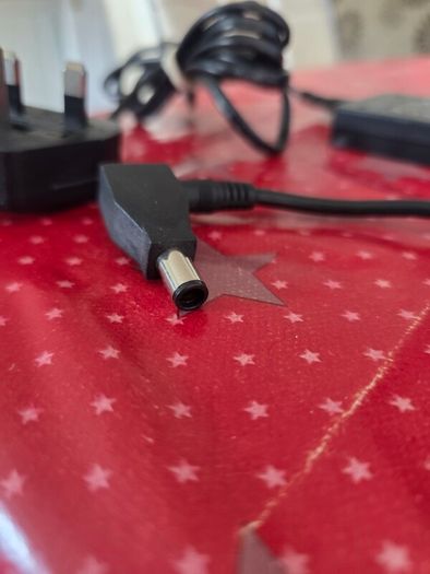 Universal laptop charger