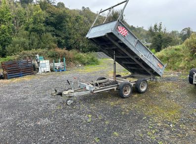 Tipping trailer