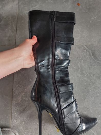 Lacquered black  boots 36