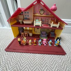 Bluey House & Figure Set