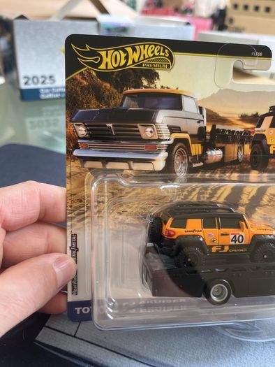 Hot wheels Team Transport Toyota FJ Cruiser with Horizon Hauler #81