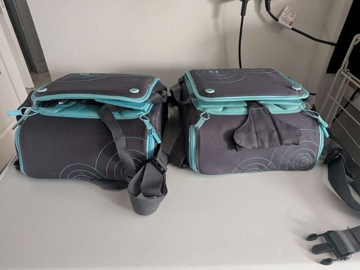 munchkin travel booster seat for restaurant etc.