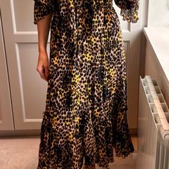New with tags Diane Von Furstenburg midi. RRP 570.