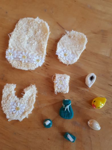 Bathroom mats + accessories for dolls house