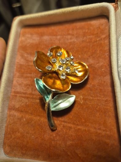 Vintage Brooch Flower