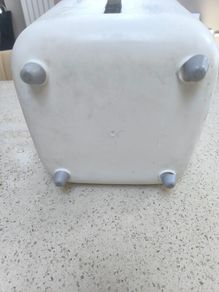 Pet food storage bin