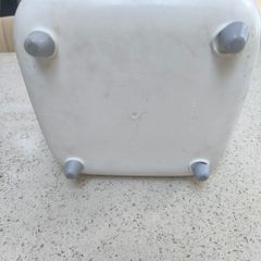 Pet food storage bin