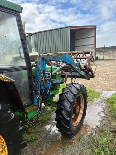 John Deere 2140