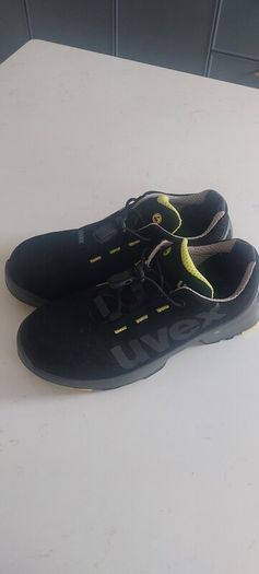 Uvex safety shoes