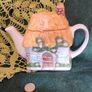 Cottage House teapots Image 7