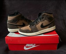 Nike Air Jordan 1 Mid SE "Dark Chocolate". Size 6.5