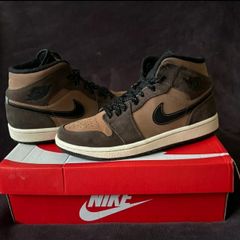 Nike Air Jordan 1 Mid SE "Dark Chocolate". Size 6.5