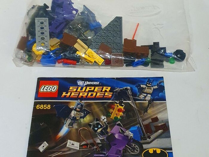 Lego DC Superheroes 6858: Catwoman Catcycle Chase (2012) 100% Complete (NO BOX)