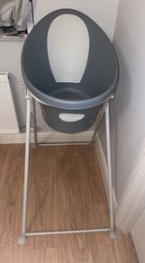 Shnuggles baby bath and folding stand