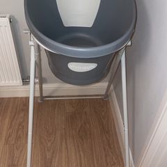 Shnuggles baby bath and folding stand