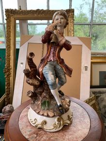 statue