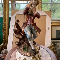 statue