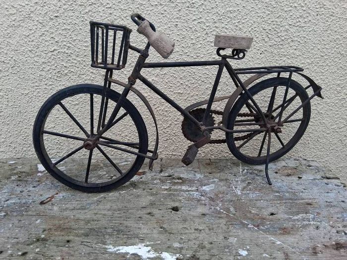 Large delivery bicycle ornament