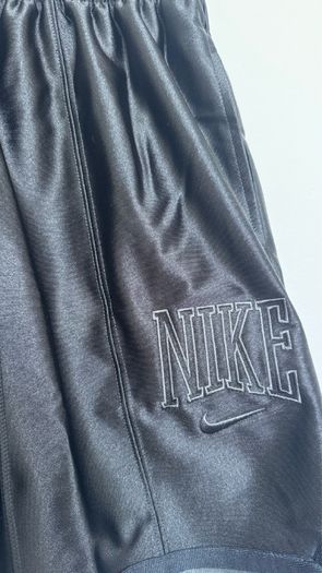 Shorts Nike Sportswear Women's Loose Mid-rise Graphic Shorts Xs