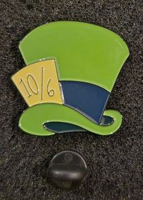 Mad hatter ! , pin back badge.