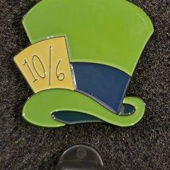 Mad hatter ! , pin back badge.