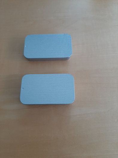 Little metal tin