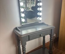 Vanity Unit and Light up Mirror