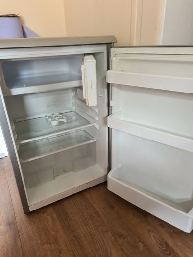 Small fridgefreezer