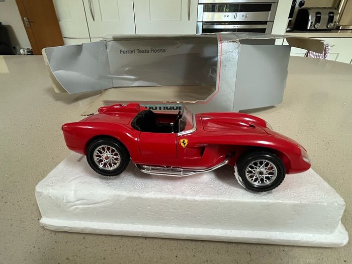 Ferrari Testarossa 250 Scale 1/24 Ford Dealer Burago