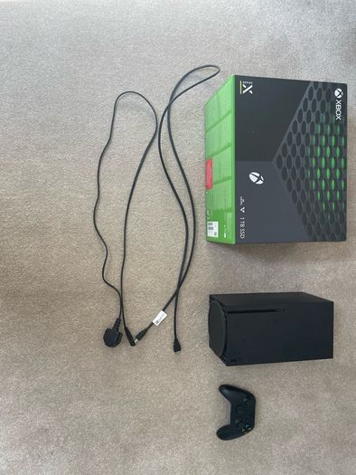 xbox series x ( comes with controller box and cables aswell )