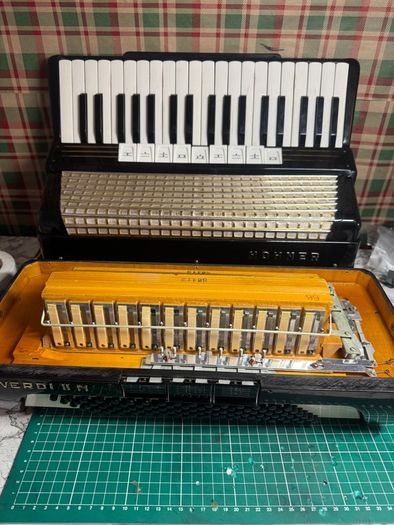 Accordion Hohner Verdi II M like new