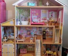 KidKraft Dolls House & Furniture