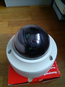 Honeywell H4S1P1X - CCTV Camera - Outdoor vandalproof - 720p - Day/ Night - 3.3mm to 12mm Variafocal Zoom