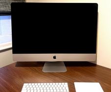 iMac (Retina 5k, 27-inch, 2019, 40GB Ram, 500GB SSD)