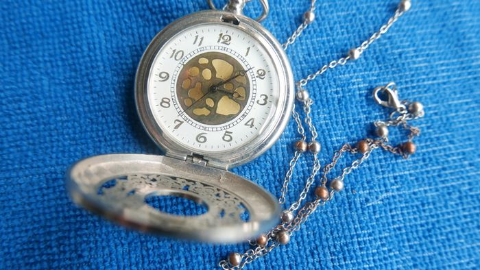Vintage Smooth Quartz Pocket Watch