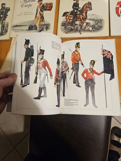 Osprey Men-at-arms Series, Published In 1974 X 15 Fabolous Military Books Plus 2 X Military  Modeling Annuals 1 &3. Plus 3 Other Military Books. All In Good Condition.  See Photos For Same.