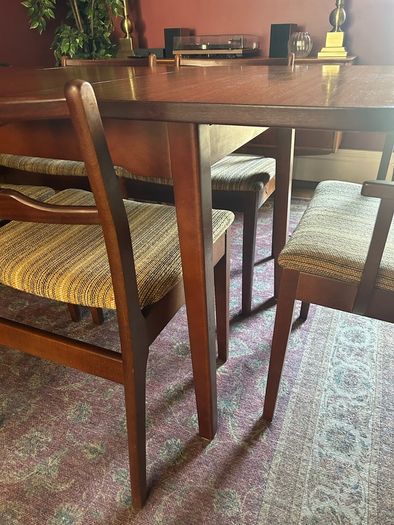 mid century extendable dining table , very good condition