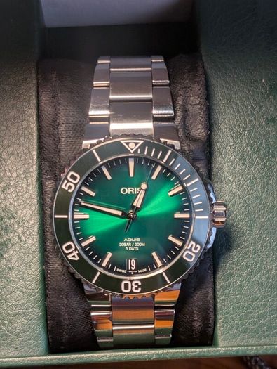 Oris Aquis Date Cal 400-2 (5 Day Power Reserve) Green 41.5mm Warranty Until 2035