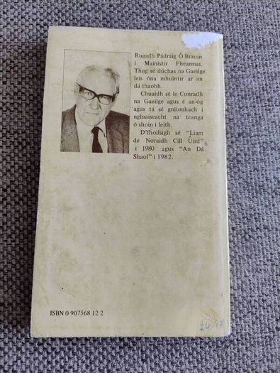 Miceal O Coileain Michael Collins le Padraig O Braoin 1985 Eigse na Mainistreac in very good condition with some wear to the cover see all photos a very scarce book with a small publication FREE TRACKED POSTAGE INCLUDED