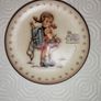 Hummel Mini Plate 1980 "School Girl" Image 3