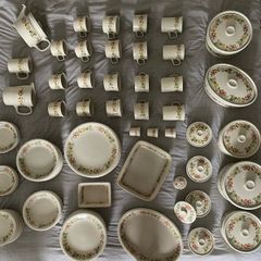 Wedgewood 'Quince' Dinner Service Set