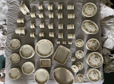Wedgewood 'Quince' Dinner Service Set