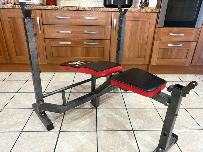 Cheap Gym Weightlifting Bench.