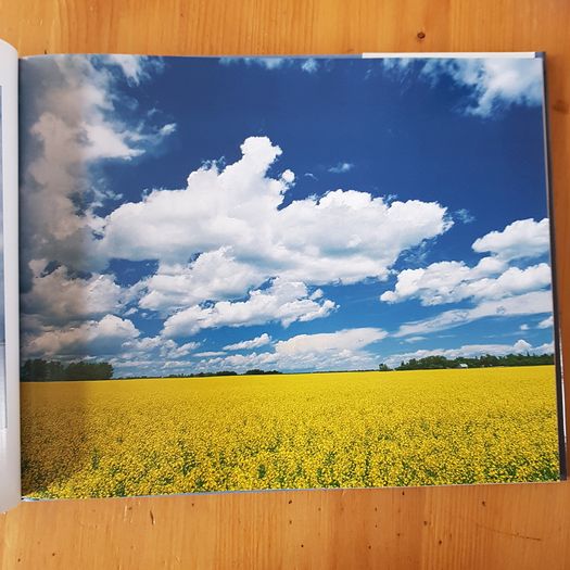 Photographic Book. Manitoba Seasons  In Beauty. Signed By The Author Robert R. Taylor. By R
