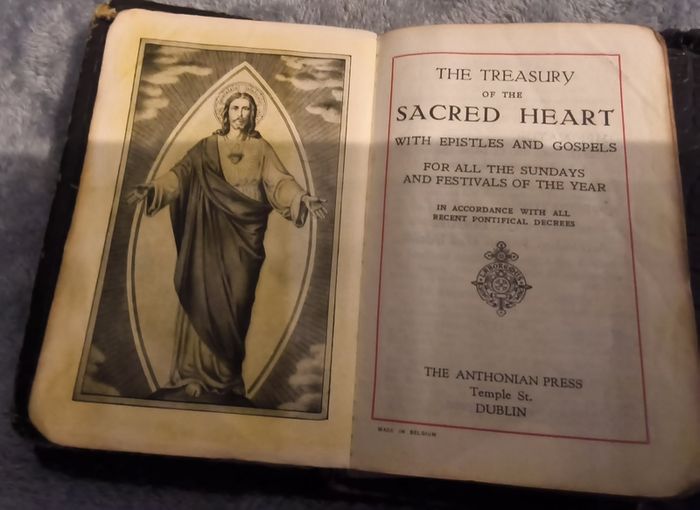 vintage collectable prayer book