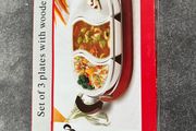 Set of 3 serving plates and wooden tray